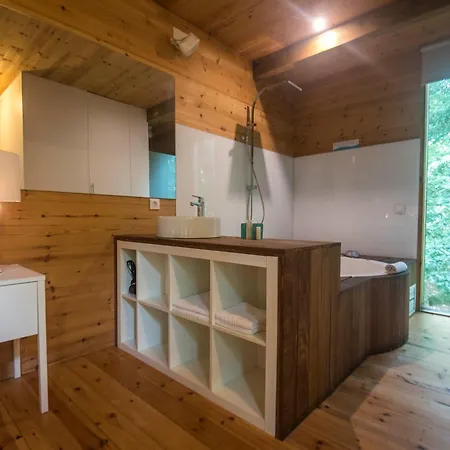 مكان تخييم Cabanas De Apriscos آكورونيا